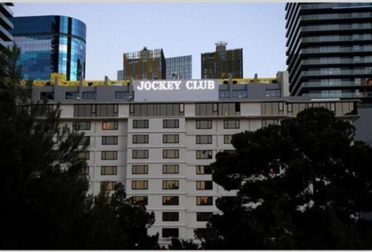 Апарт отель Getaways At The Jockey Club Лас-Вегас Экстерьер фото